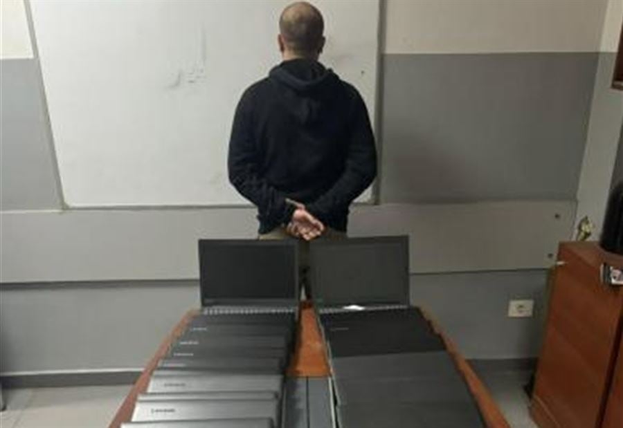 سرق "عددًا كبيرًا" من الحواسيب المحمولة من إحدى الجامعات!