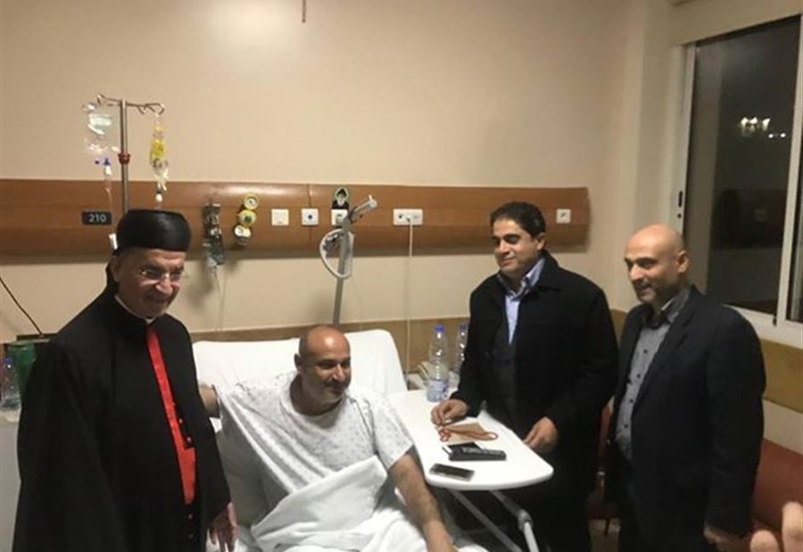 بالصور: في ليلة الميلاد .. الراعي يجول على  المرضى في "سيدة المعونات" 