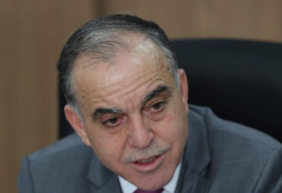 القاضي علي إبراهيم باشرَ تحقيقاته...