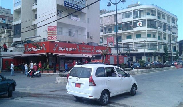 بالصور.. حريق في مطعم "دجاج وتوم" انطلياس