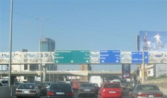 حريق هائل داخل مركز صناعي في نهر الموت