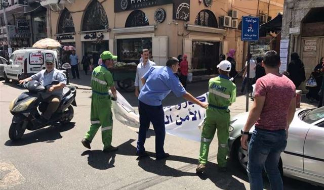 ازالة الصور واللافتات عن الاملاك العامة في طرابلس  ازالة الصور واللافتات عن الاملاك العامة في طرابلس