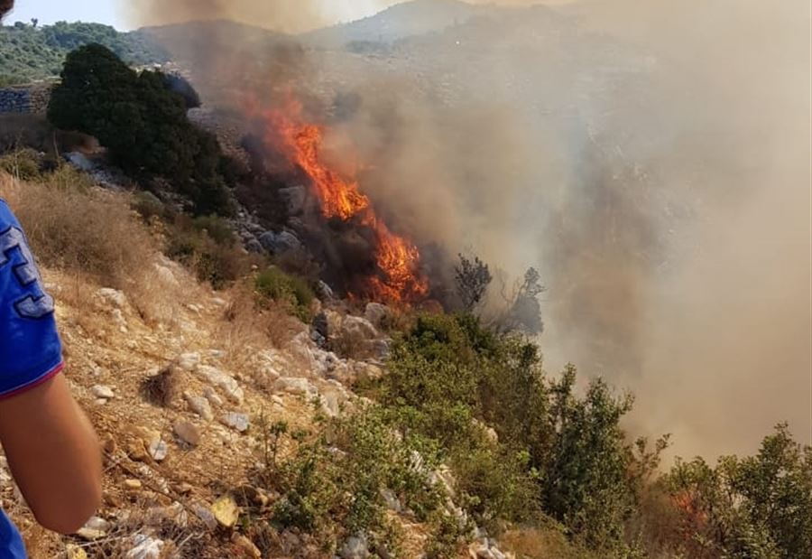 حريقٌ كبيرٌ في جربتا البترونية حريقٌ كبيرٌ في جربتا البترونية