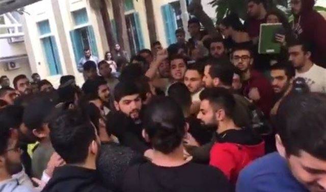 بالفيديو.. تضارب بين طلاب اليسوعية على خلفية الانتخابات