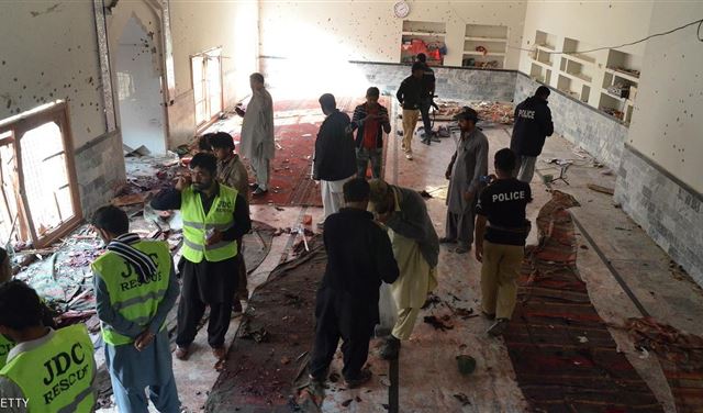 16 قتيلاً في هجوم انتحاري على مسجد في باكستان