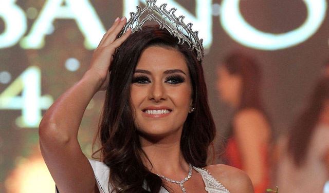 بكلماتٍ مؤثرة سالي جريج تعايد والدتها!  