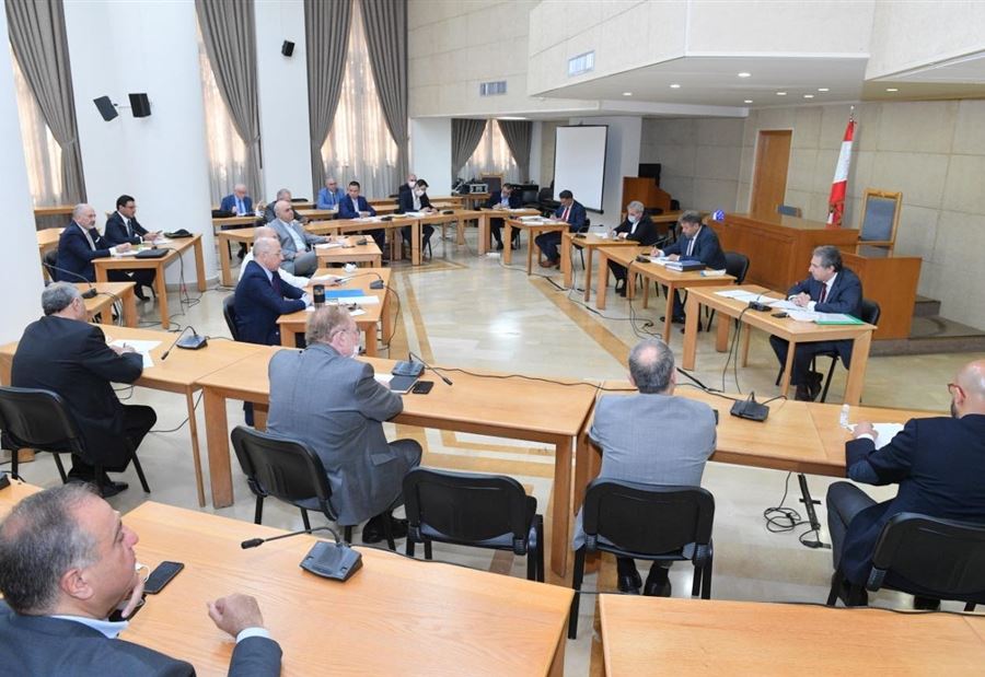 حنكش: إغلاق مزاريب الهدر والفساد أولاً