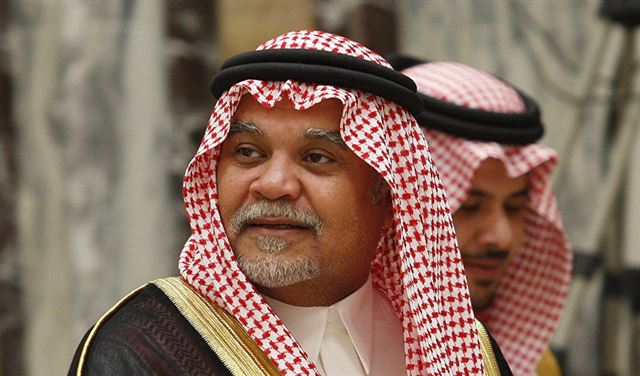 صور تجمع محمد بن سلمان وبندر بن سلطان تلقى ترحيبا واسعا صور تجمع محمد بن سلمان وبندر بن سلطان تلقى ترحيبا واسعا