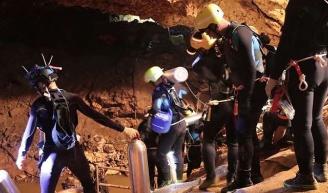 بالصور: بدء عملية انقاذ الصبية المحاصرين داخل كهف في تايلاند