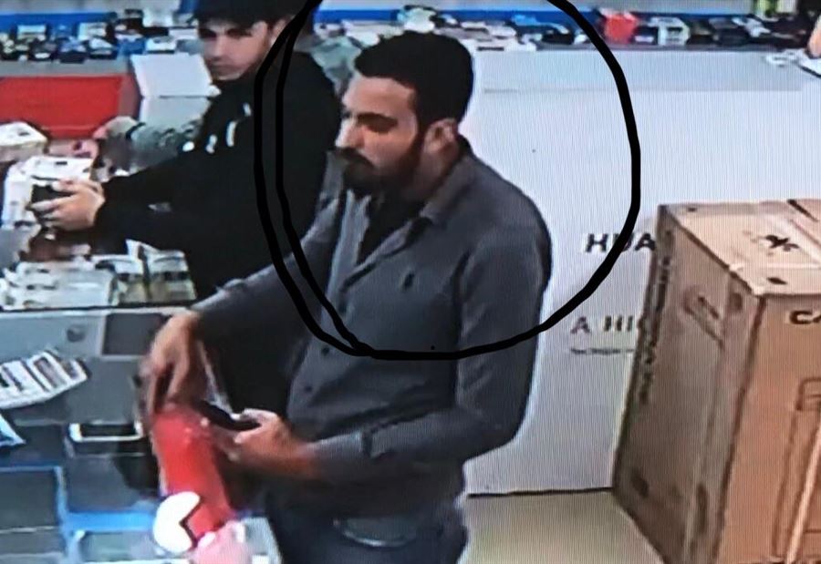بالفيديو: دخل الى متجر الخلوي وخرج منه بصيد ثمين