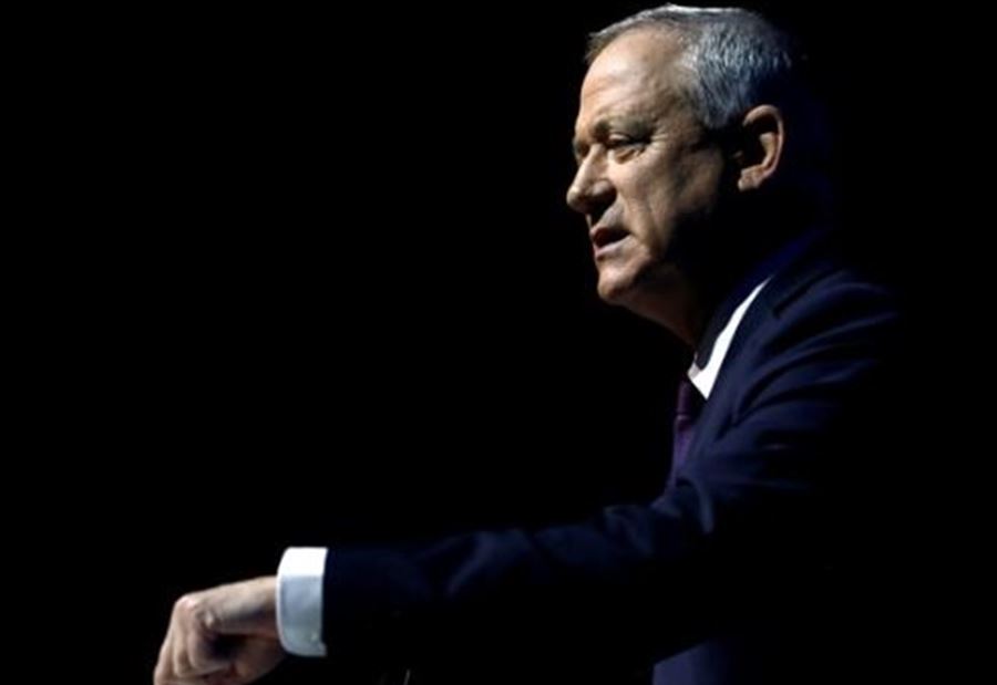 بشكل غير مباشر... غانتس ينتقد نتنياهو!