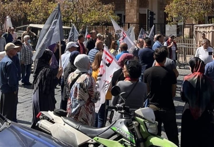 بالفيديو: تحرك احتجاجي للمودعين في بيروت!