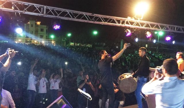  الآلاف حضروا زفاف سعد رمضان في برجا!!