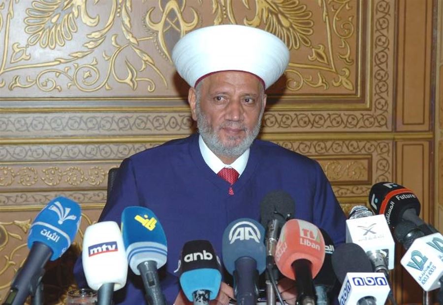 حريقُ يصلُ إلى "رفات" المسلمين... والمفتي "حزين"