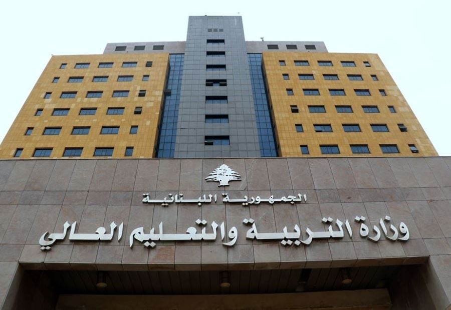 علم إسرائيل على غلاف كتاب... الحلبي يتحرّك