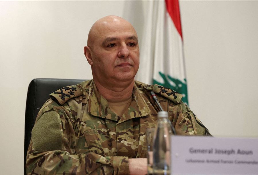 قائد الجيش يلاطف "الشيعة"