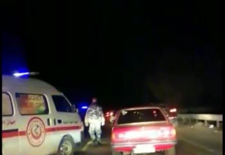 بالصورة: جريحة اثر انقلاب سيارتها على أتوستراد أنفه