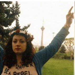 على طريقة "فيمن".. إيرانية تتعرى في شوارع طهران