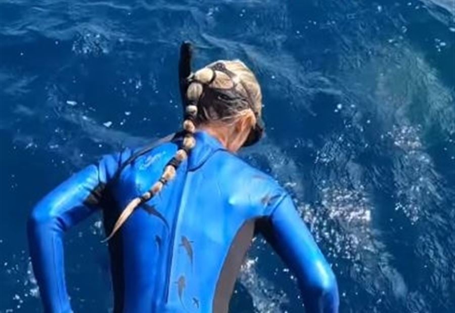 بالفيديو: لحظة نجاة غطاسة من موت محتّم