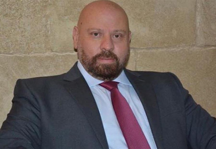 نهرا يطلب منع السباحة على طول كورنيش الميناء