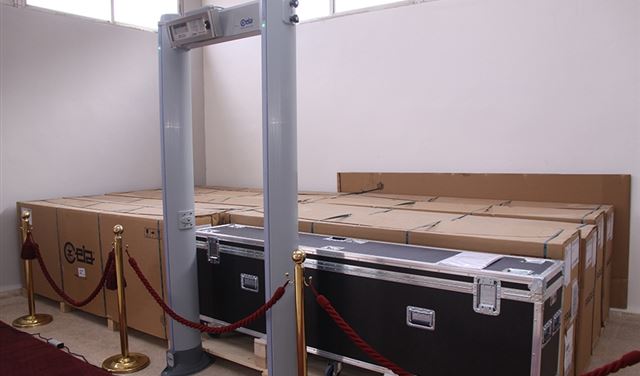 الجيش يتسلم معدات عسكرية مقدمة من السلطات الإيطالية