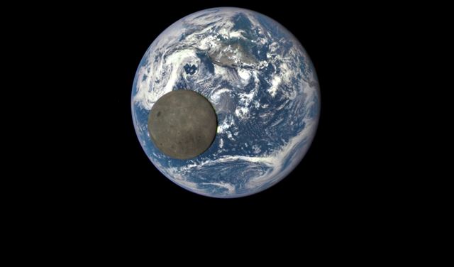 العلماء يحذرون.. القمر يتحرك نحو الأرض
