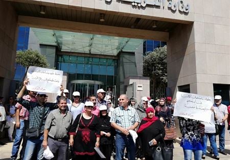 حراك المتعاقدين يعتصم أمام التربية حراك المتعاقدين يعتصم أمام التربية