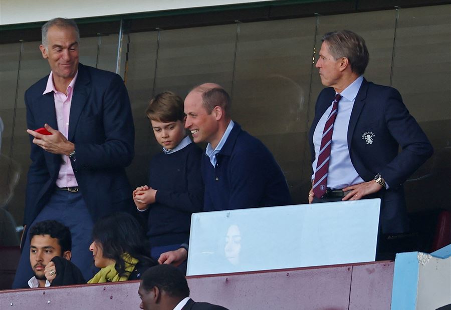 بعد تشخيص"كايت" بالسرطان... أول ظهور غير رسمي للأمير ويليام وابنه!  بعد تشخيص"كايت" بالسرطان... أول ظهور غير رسمي للأمير ويليام وابنه!