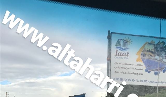 خاص بالصور-انقلاب شاحنة على طريق عاليه!  خاص بالصور-انقلاب شاحنة على طريق عاليه!
