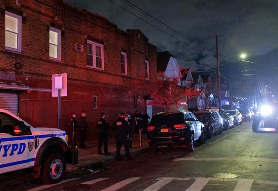 بالفيديو: احتجازُ رهائن داخل منزل في نيويورك  بالفيديو: احتجازُ رهائن داخل منزل في نيويورك