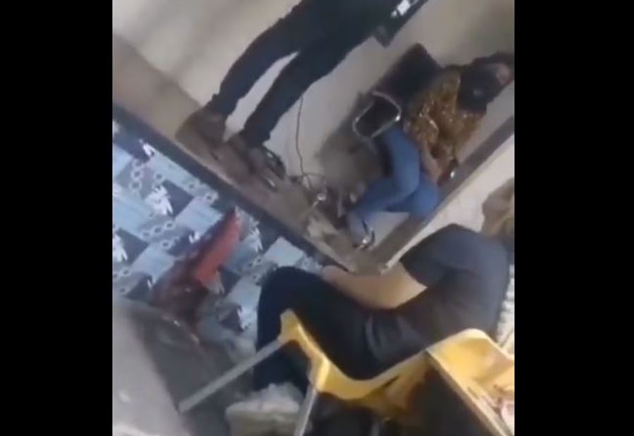 بالفيديو: مُدرّس يُهين طالبة ويُشعل زوبعة في العراق
