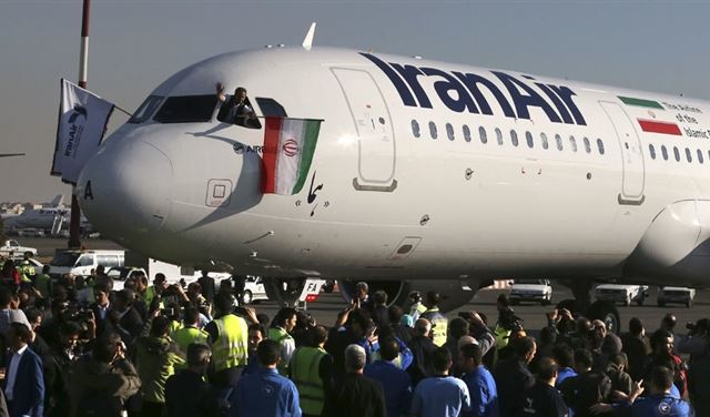 اول طائرة ايرباص اشترتها ايران الى مطار طهران.. وصلت