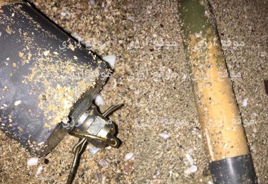 بالصورة:  جسم غريب على شاطئ صور