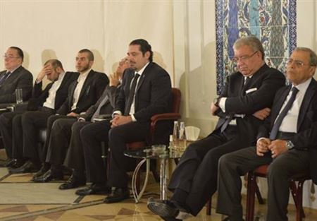 المشنوق واصل تقبل التعازي بشقيقه