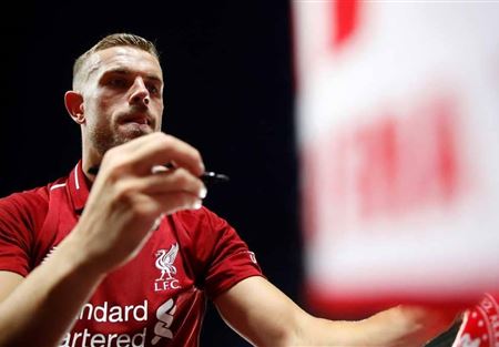 قائد ليفربول يوقع عقدا طويلا مع الريدز قائد ليفربول يوقع عقدا طويلا مع الريدز