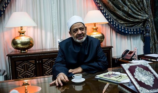 إعلاميو السيسي لشيخ الأزهر: استقل وإلا..!