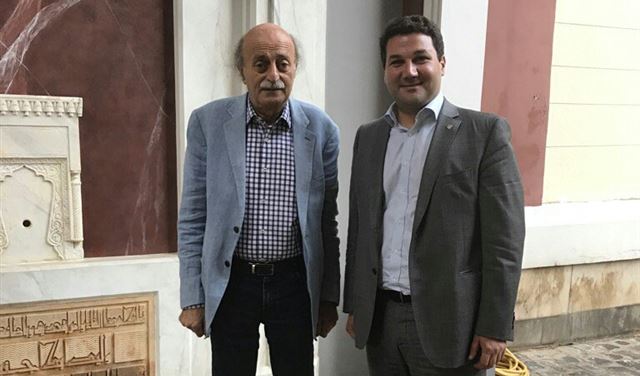 لقاء سياسي شامل بين جنبلاط والجميل