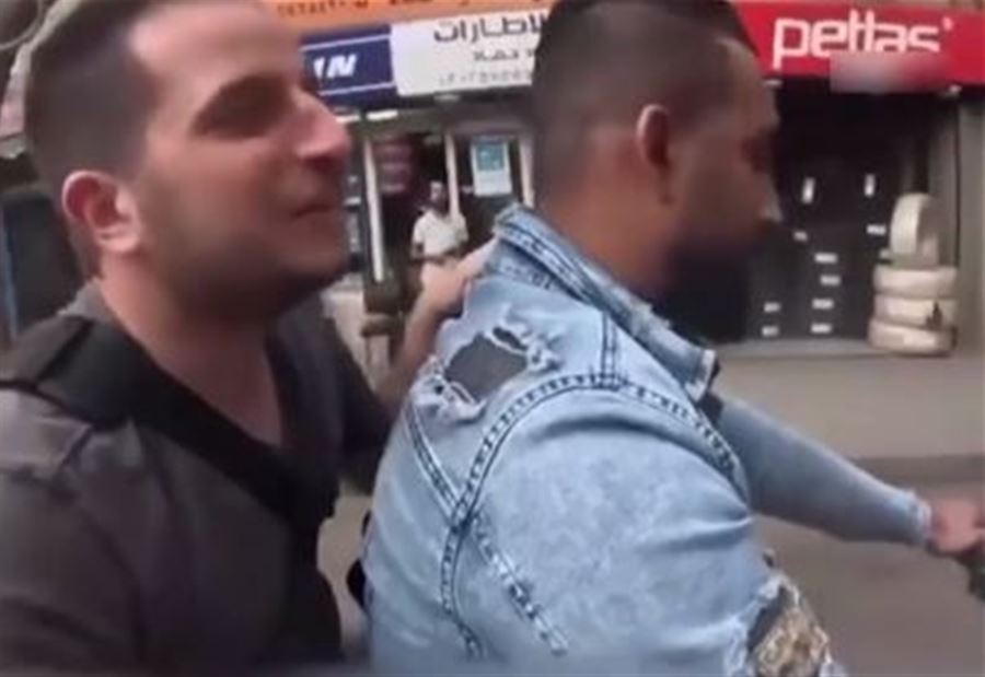 بالفيديو: بعدما علِم أنه إسرائيليّ... سائقٌ مصريّ يرفض توصيل سائح! بالفيديو: بعدما علِم أنه إسرائيليّ... سائقٌ مصريّ يرفض توصيل سائح!