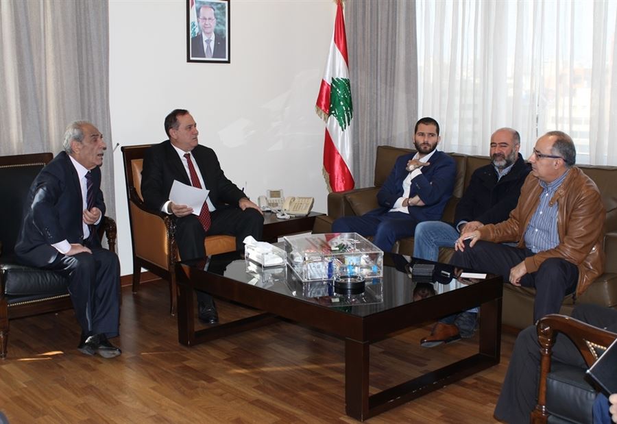 طلبٌ من وزير الصناعة الى المستهلك والصناعيين