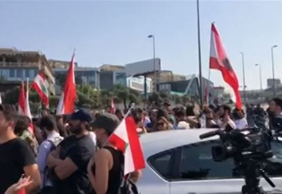 مبادرة من عون تجاه المتظاهرين على طريق القصر