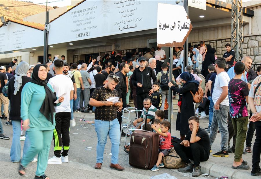 هرباً من القصف... الكشف عن عدد الفارين من لبنان إلى سوريا!