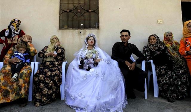 بالصور.. بعد تسلّمها من "داعش" أول حفل زفاف بالرقة  بالصور.. بعد تسلّمها من "داعش" أول حفل زفاف بالرقة