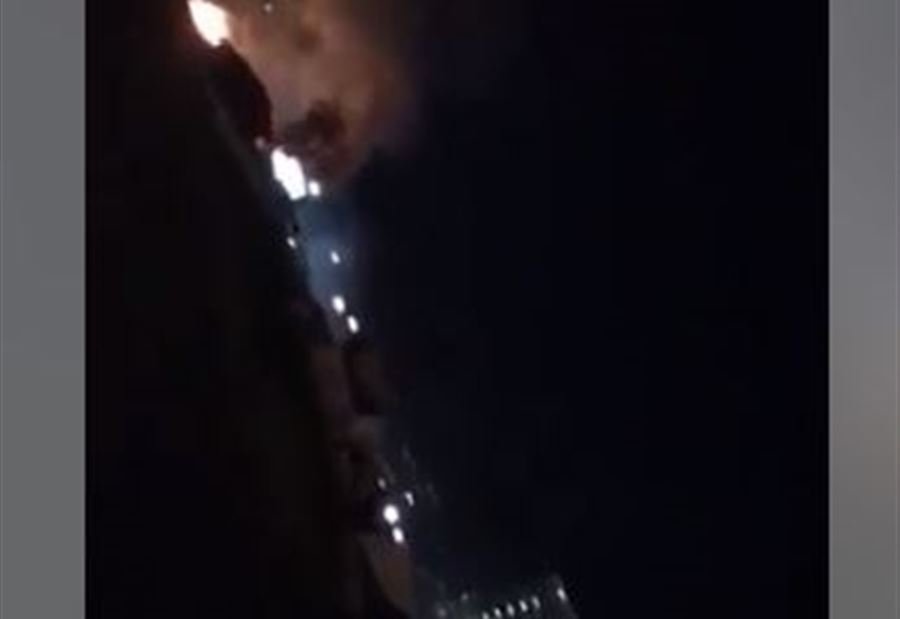 بالفيديو: احراق خيم المتظاهرين في ساحة الشهداء 