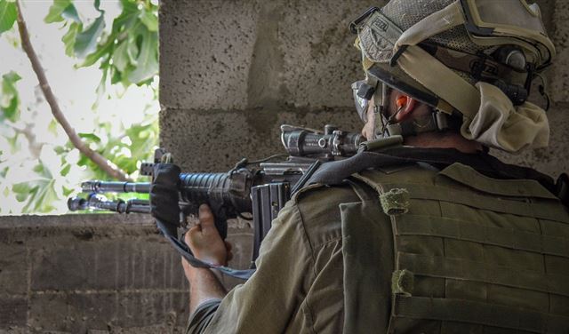 الجيش الإسرائيلي يطلق النار على فلسطيني شمال الخليل الجيش الإسرائيلي يطلق النار على فلسطيني شمال الخليل