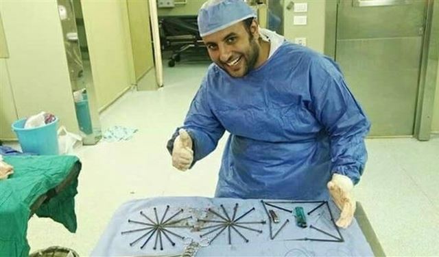 بالصور .. لن تصدق ماذا وجد في معدة مريض مصري!