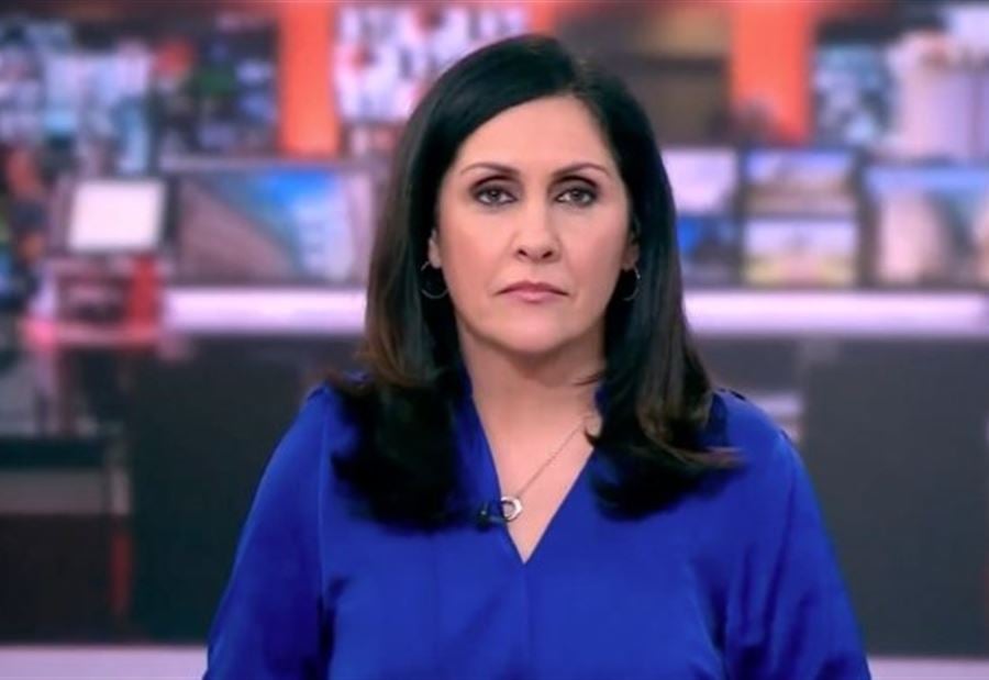 "حركة بذيئة" من مذيعة "BBC" على الهواء المباشر! (فيديو)