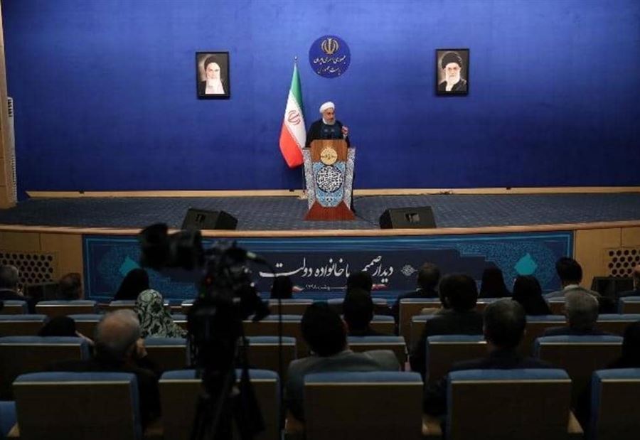 روحاني يقر بتأثير العقوبات ويطلب من الإيرانيين "التضحية"