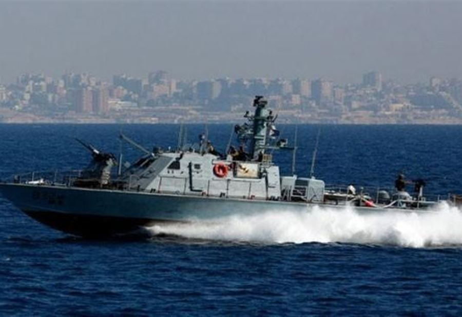 زورقان حربيان خرقا المياه الإقليمية 