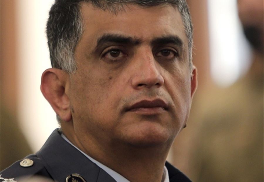 خلف في مواجهة عثمان