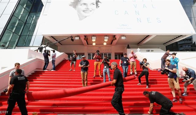 مدينة كان الفرنسية تنشر "قوة الزهور" مدينة كان الفرنسية تنشر "قوة الزهور"